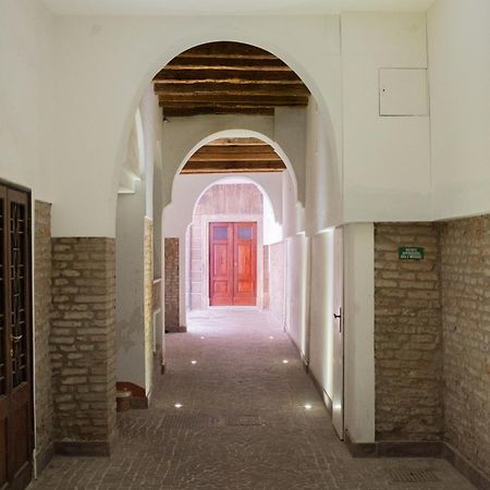 Corte Degli Estensi, Romantica Mansardina Ferrara Buitenkant foto