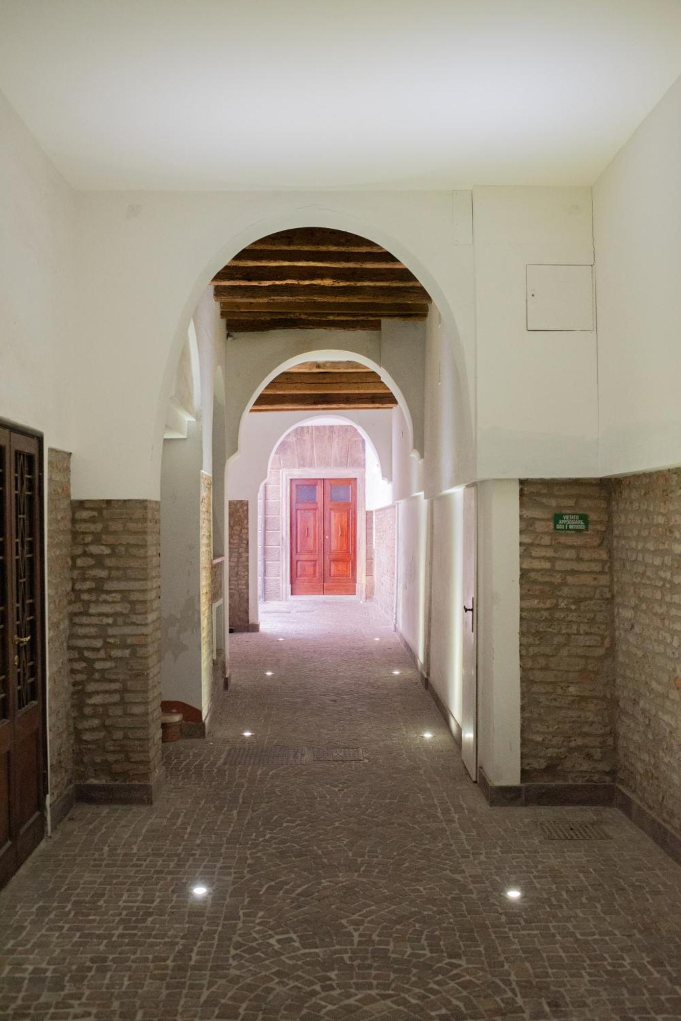 Corte Degli Estensi, Romantica Mansardina Ferrara Buitenkant foto